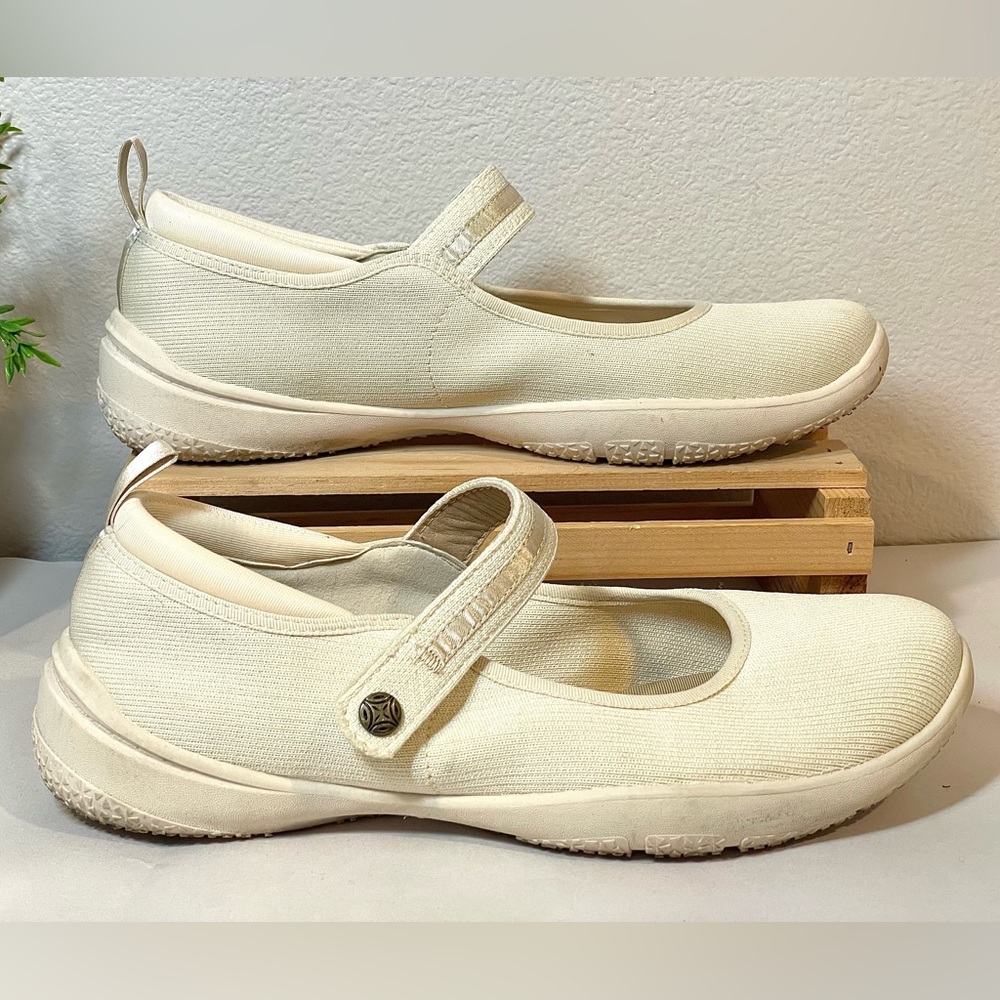 JSport (Jambu) Cream Canvas “Merry Mary” Jane Hook Latch Sneakers